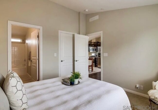 310 S Bancroft St in San Diego, CA - Building Photo - Building Photo