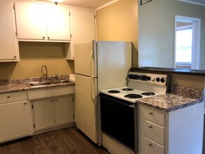 2253 Story St-Unit -2253B in Lincolnton, NC - Foto de edificio - Building Photo