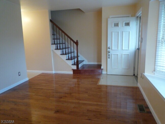 2108 Jamestown Common in Hillsborough, NJ - Building Photo - Building Photo