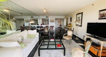 8855 Collins Ave, Unit 9E in Surfside, FL - Building Photo