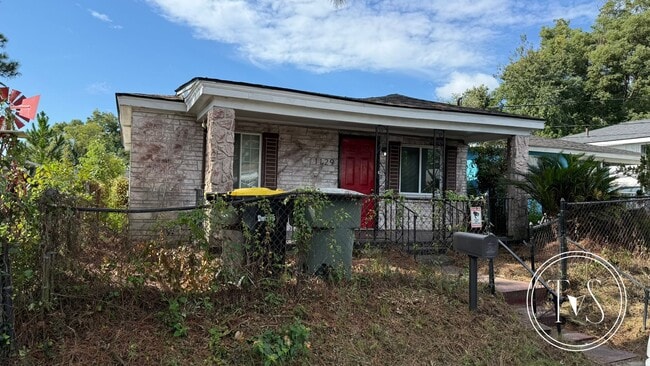 property at 1129 Darwin St