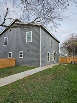 305 Anderson St in Smithville, TX - Building Photo