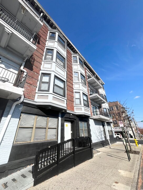 202 N 6th St in Allentown, PA - Building Photo