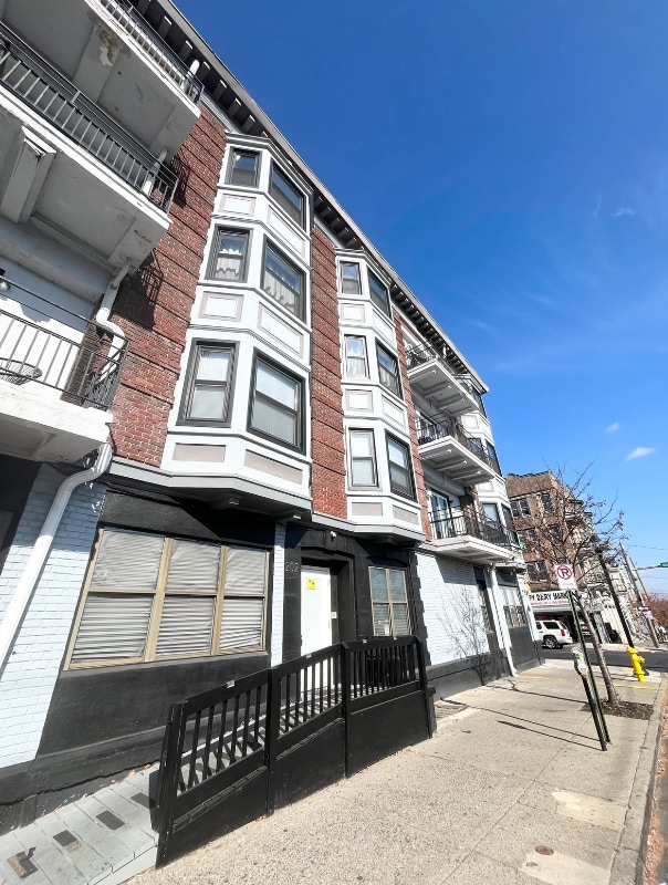 property at 202 N 6th St