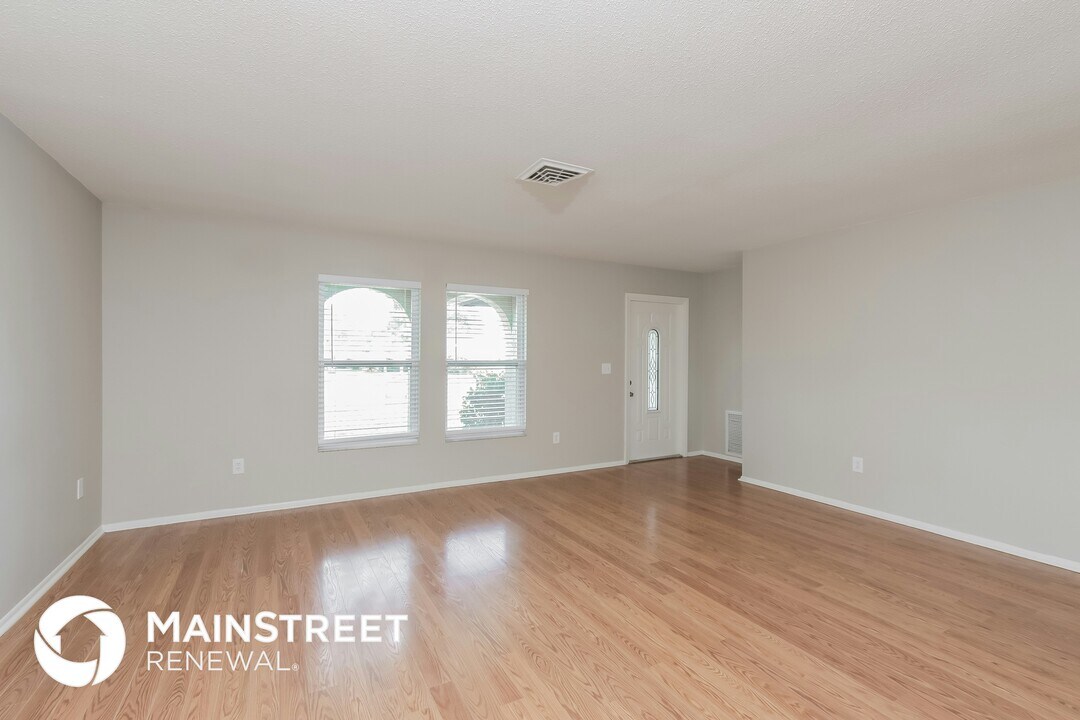 1515 Strada D Oro in Venice, FL - Building Photo