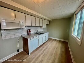 433 Boulevard Ave in Dickson City, PA - Building Photo