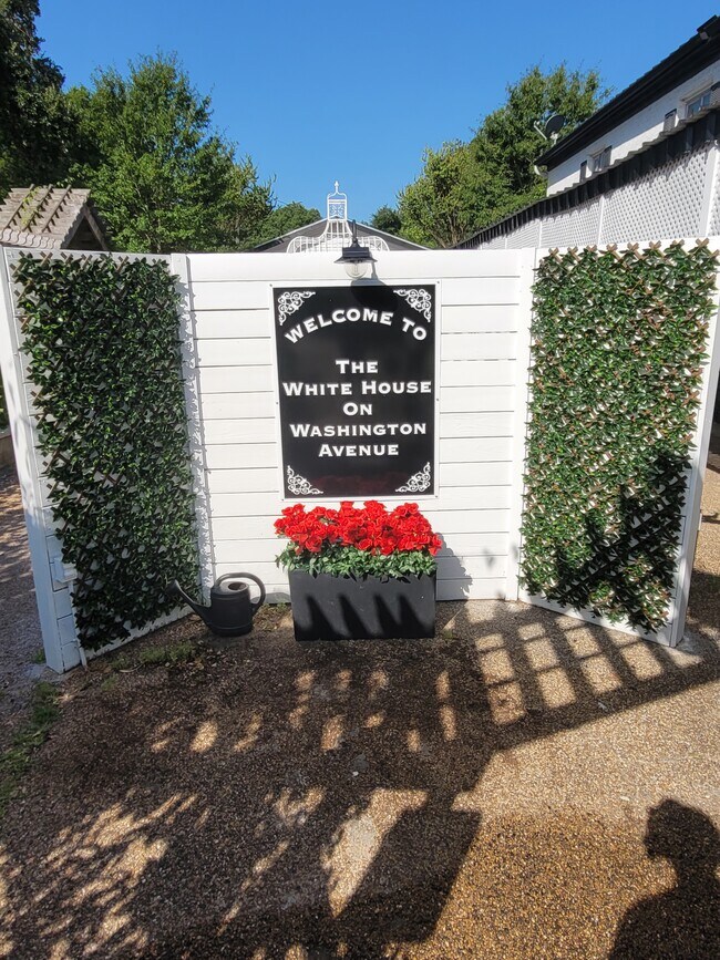 1308 E Washington Ave, Unit 1 in Navasota, TX - Foto de edificio - Building Photo