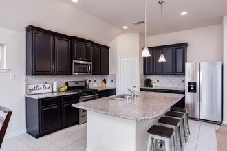 12432 Berberry Dr in La Marque, TX - Building Photo - Building Photo