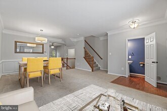 6720 Emmanuel Ct in Gainesville, VA - Building Photo - Building Photo