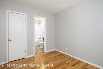 717 3rd Ave N in Seattle, WA - Building Photo - Building Photo