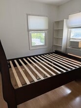 32-33 200th St in Queens, NY - Building Photo - Building Photo