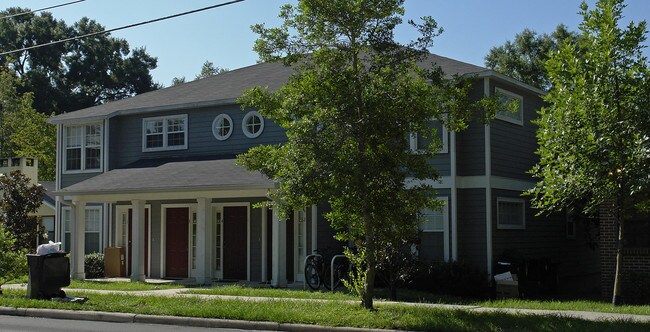 1103 SW 4th Ave in Gainesville, FL - Foto de edificio - Building Photo