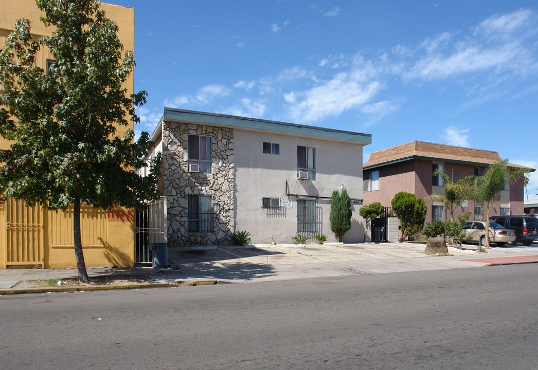 4022 Chamoune Ave in San Diego, CA - Foto de edificio