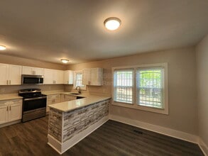 2663 Blount St in East Point, GA - Building Photo - Building Photo