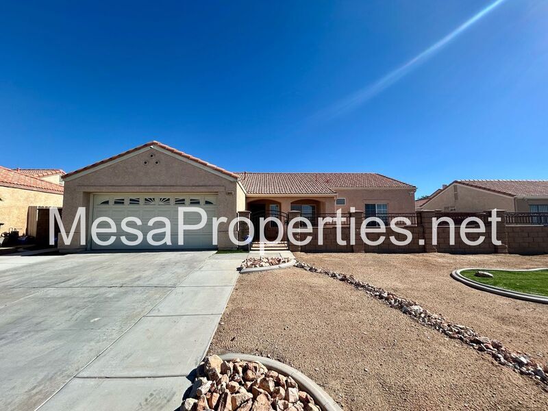 16481 Silica Dr in Victorville, CA - Building Photo