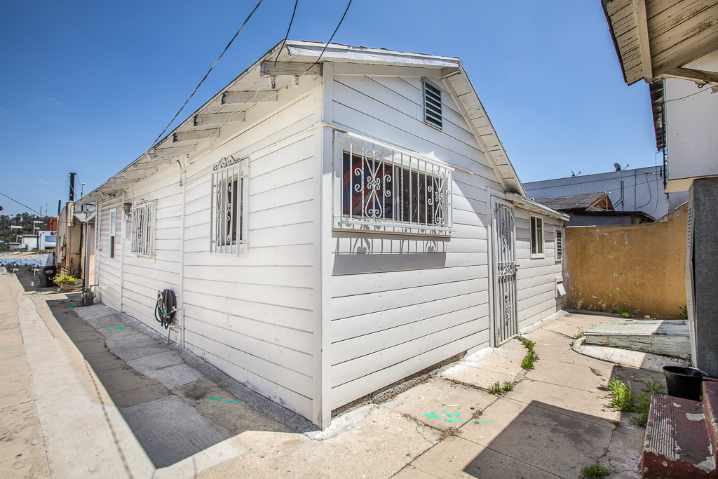 4344 E Cesar E Chavez Ave in East Los Angeles, CA - Building Photo