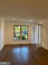 9830 Meadow Valley Dr in Vienna, VA - Building Photo - Building Photo
