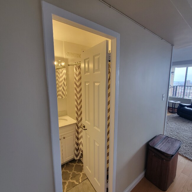 8200 JFK Blvd E in North Bergen, NJ - Building Photo - Building Photo