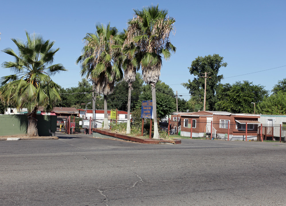 Sunrise Village in Modesto, CA - Building Photo