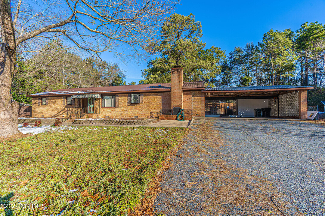 707 E L Ives Dr in Aberdeen, NC - Building Photo