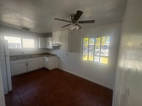 1499 W 35th Pl in Los Angeles, CA - Foto de edificio - Building Photo