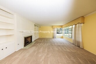 1400 Hollydale Dr in Fullerton, CA - Building Photo - Building Photo