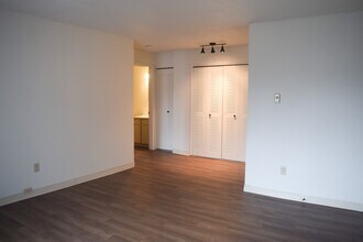 Cedar Grove Apartments in Manitowoc, WI - Building Photo - Building Photo