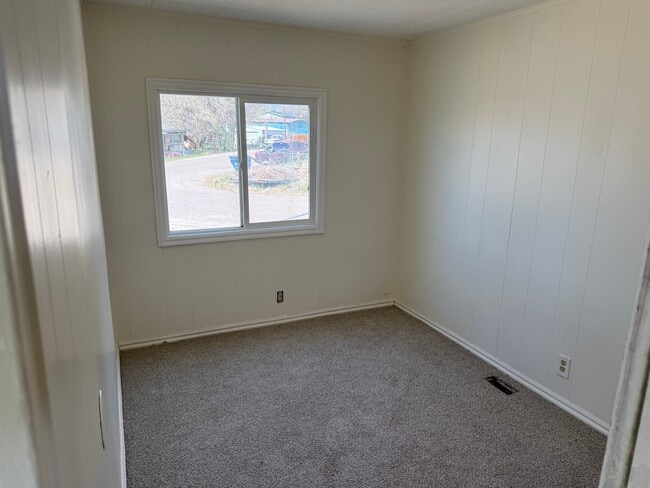 1021 Railroad St in Carlin, NV - Building Photo - Building Photo