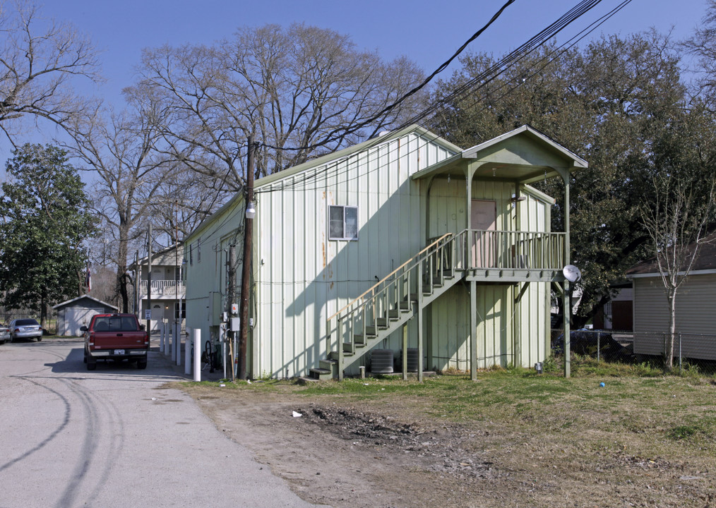 226 W Canino Rd in Houston, TX - Building Photo