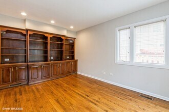 1123 Hibbard Rd in Wilmette, IL - Building Photo - Building Photo