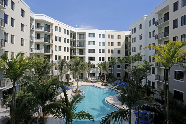 Advenir at Lighthouse Point in Pompano Beach, FL - Foto de edificio - Building Photo