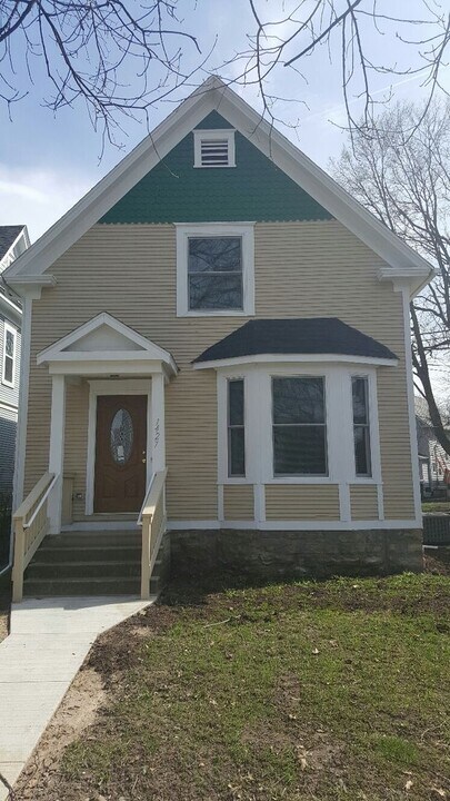 1427 3rd Ave SE in Cedar Rapids, IA - Building Photo