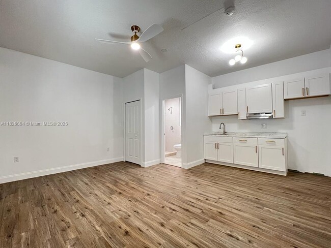 16137 SW 68th St in Miami, FL - Building Photo - Building Photo