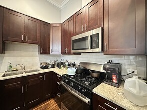 3336 W Irving Park Rd, Unit M03H in Chicago, IL - Foto de edificio - Building Photo