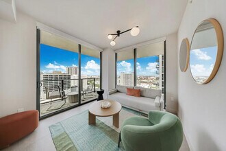 698 N Miami Ave in Miami, FL - Building Photo - Building Photo