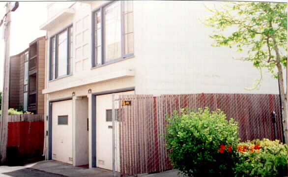 359 3rd Ln in South San Francisco, CA - Building Photo