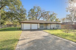 5422 Styling Dr in Houston, TX - Building Photo