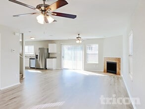 156 Jefferson Dr in Venus, TX - Foto de edificio - Building Photo