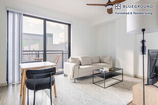 221 SW 12th St in Miami, FL - Building Photo