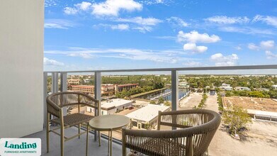 1950 Mayfair St, Unit 802 in Naples, FL - Foto de edificio - Building Photo