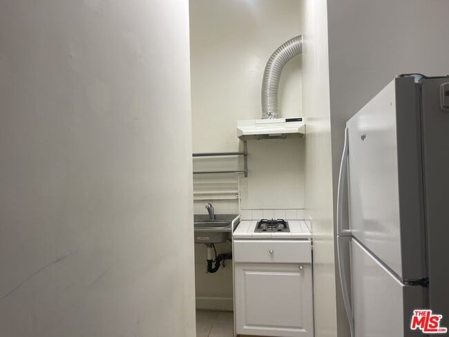 2763 Fairmount Ave in Montrose, CA - Building Photo - Building Photo