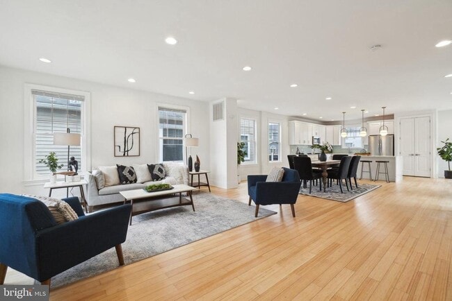 property at 2837 Myrtle Ave NE