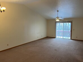 5573 Tall Pines Pkwy, Unit 5573 Tall Pines Parkway in Roscoe, IL - Building Photo - Building Photo