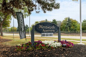 Wentworth in Roseville, MI - Foto de edificio - Building Photo