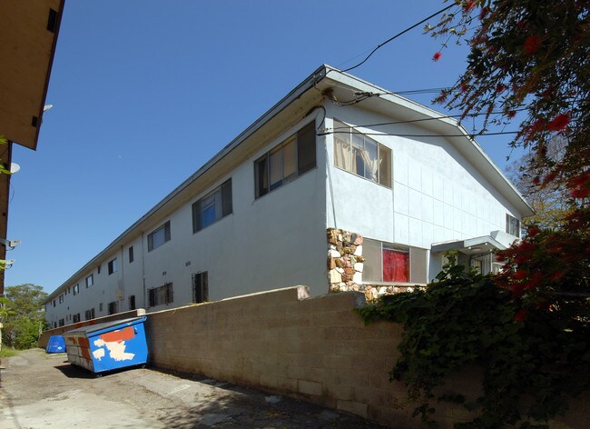 1060 W Kensington Rd in Los Angeles, CA - Building Photo - Building Photo