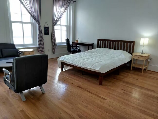 131 C St SE, Unit 3 in Washington, DC - Building Photo - Building Photo