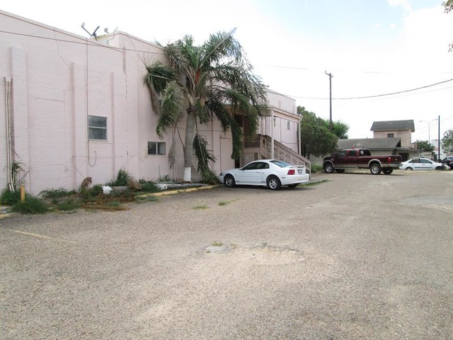 500 Broadway St in Elsa, TX - Foto de edificio - Building Photo