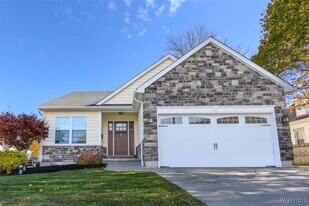 105 Pine St in Hamburg, NY - Building Photo