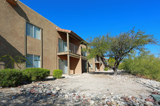 Altamira Apartments in Tucson, AZ - Building Photo - Building Photo