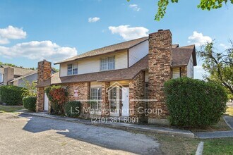 6702 Windsor Hollow Dr in San Antonio, TX - Building Photo - Building Photo